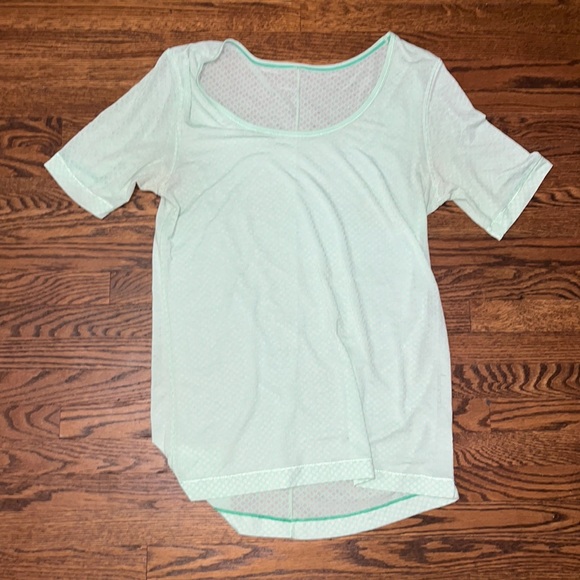 Light green sheer lululemon t-shirt - Picture 1 of 2